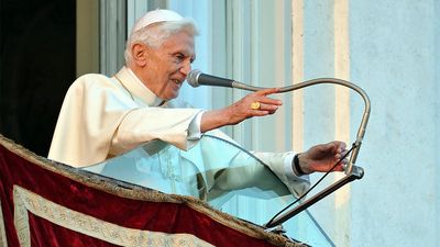Durch Missbrauchsgutachten belastet: Ratzinger beim Abschied vom Papstamt. Foto: epd